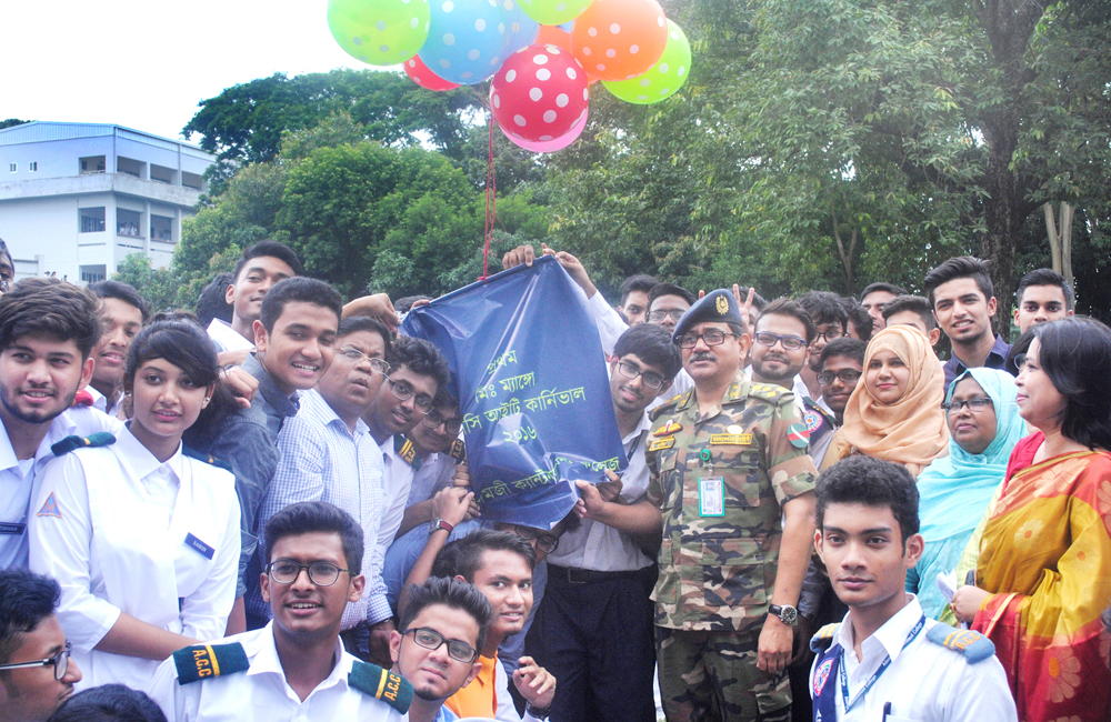 আদমজী ক্যান্টনমেন্ট কলেজের অধ্যক্ষ ব্রিগেডিয়ার জেনারেল তামিম আহমেদ চৌধুরী বৃহস্পতিবার (২১-৭-২০১৬) ঢাকা সেনানিবাসস্থ আদমজী ক্যান্টনমেন্ট কলেজ প্রাঙ্গনে আয়োজিতব্য ১ম এসিসি আইটি কার্নিভ্যাল-২০১৬ এর উদ্বোধন করেন। ছবিঃ আইএসপিআর