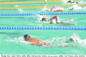 01Swimmer-searching–compt-